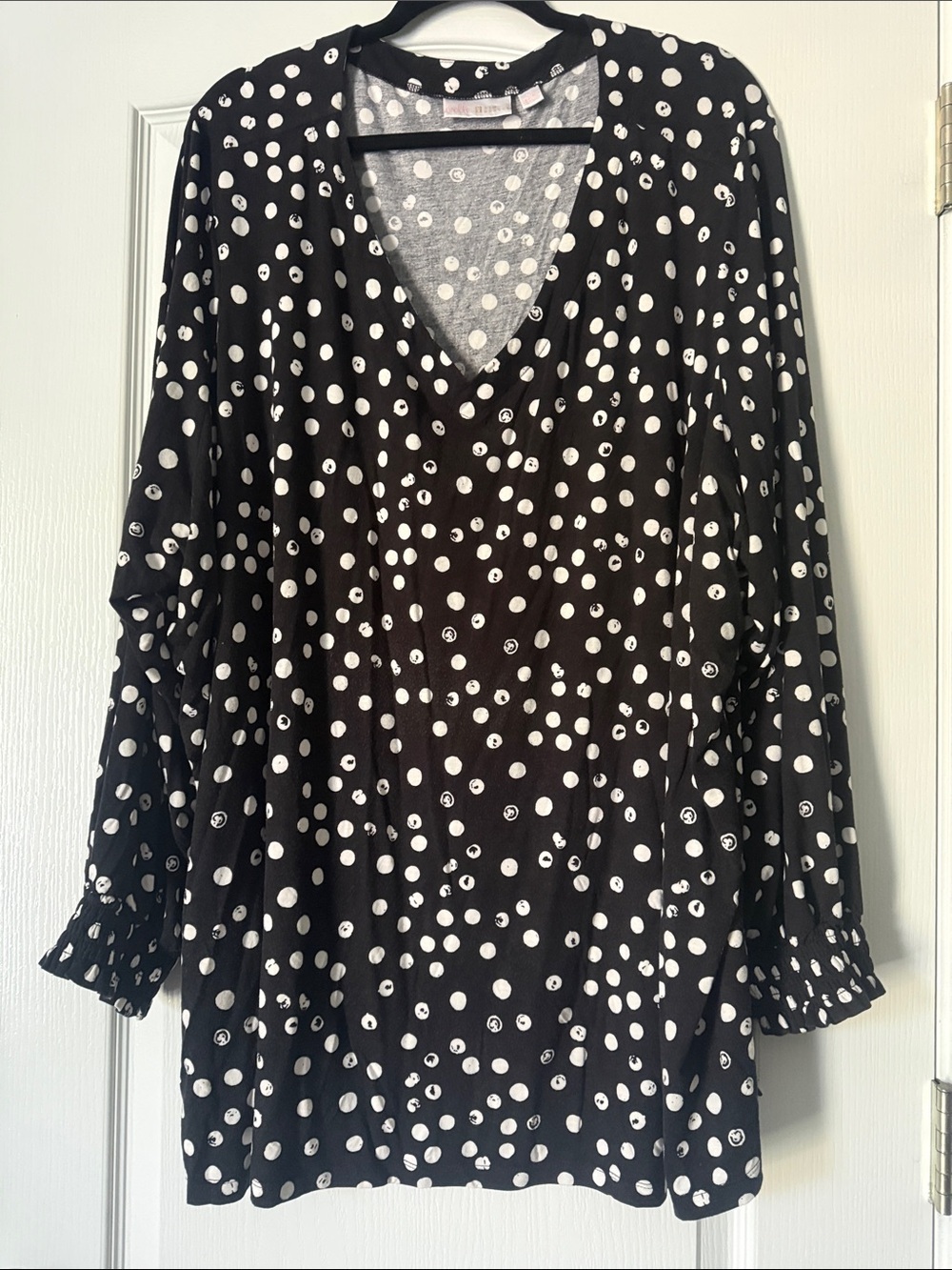 Belle by Kim Graver Black and White Polka Dot V-Neck Top Size 5X
